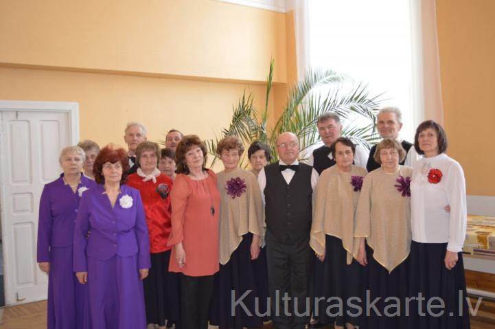 Senioru vokālais ansamblis un deju grupa "Baltābele" 15 gadu jubilejas koncertā 